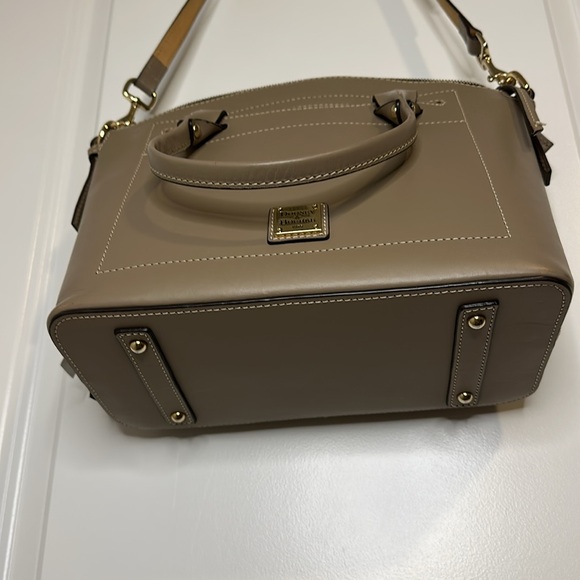 Dooney & Bourke handbag beige tan leather top handle shoulder crossbody bag NWT - Picture 12 of 17